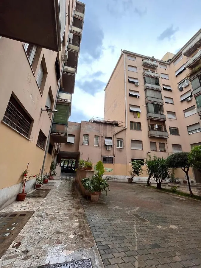 Metro Lucio Sestio Apartment Rome Italy