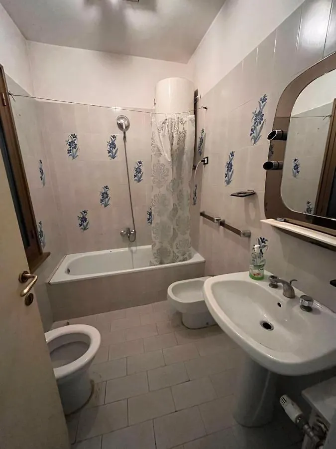 Metro Lucio Sestio Apartment Rome