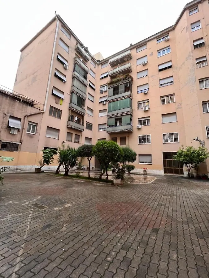 Metro Lucio Sestio Apartment Rom